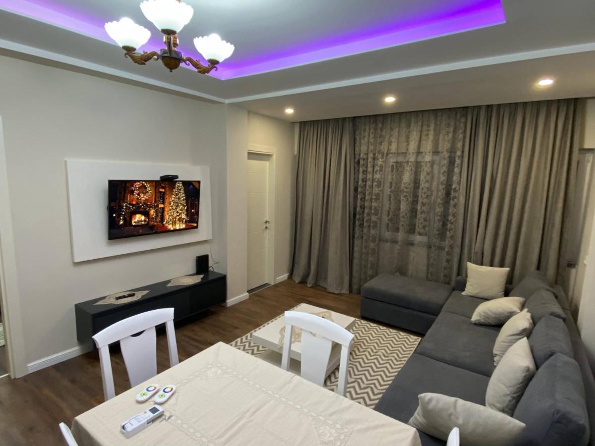 טיראנה Komatas Modern Apartments In Bllok Area מראה חיצוני תמונה