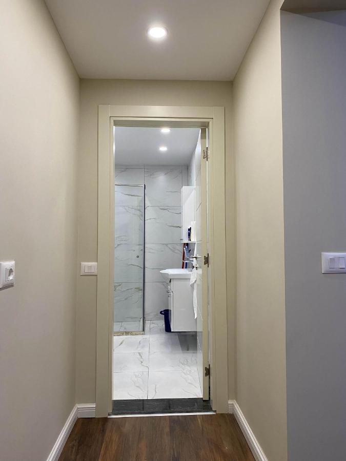 טיראנה Komatas Modern Apartments In Bllok Area מראה חיצוני תמונה