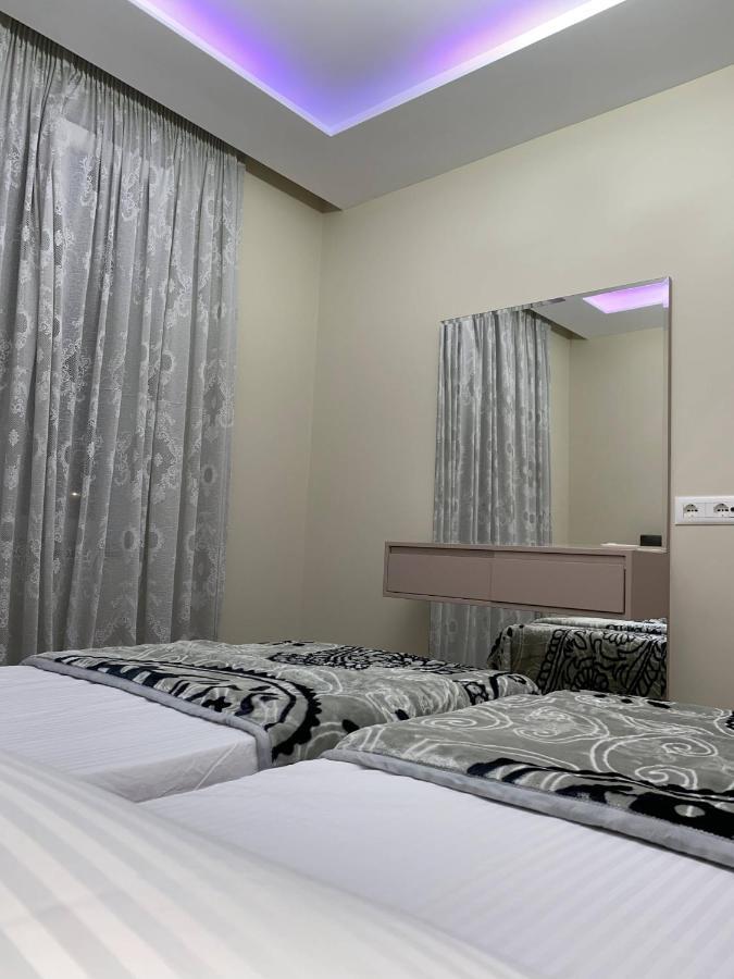 טיראנה Komatas Modern Apartments In Bllok Area מראה חיצוני תמונה