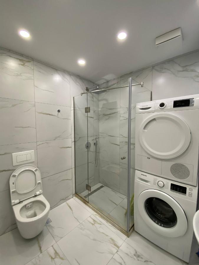 טיראנה Komatas Modern Apartments In Bllok Area מראה חיצוני תמונה