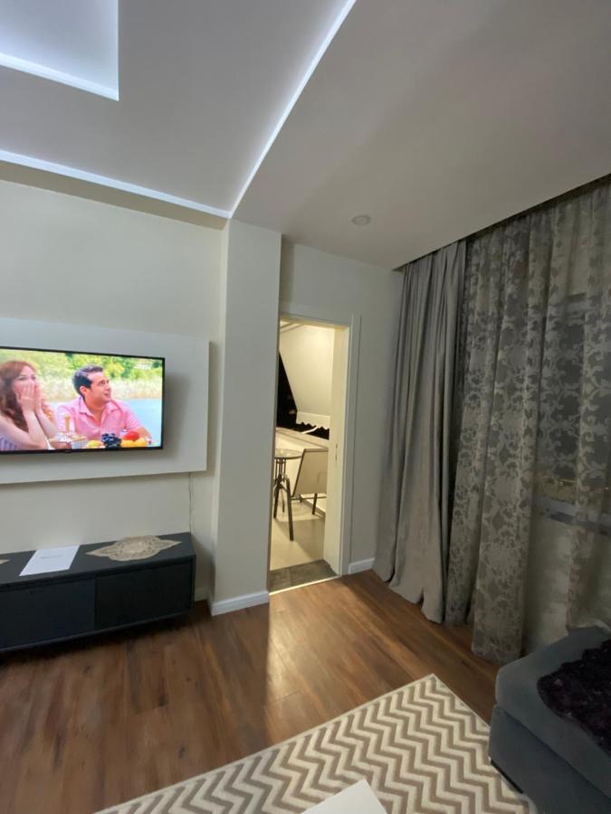 טיראנה Komatas Modern Apartments In Bllok Area מראה חיצוני תמונה